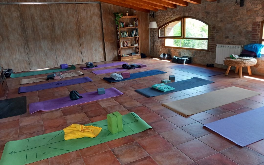 Sala ioga para retiro en casa rural