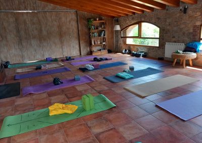 Sala ioga para retiro en casa rural