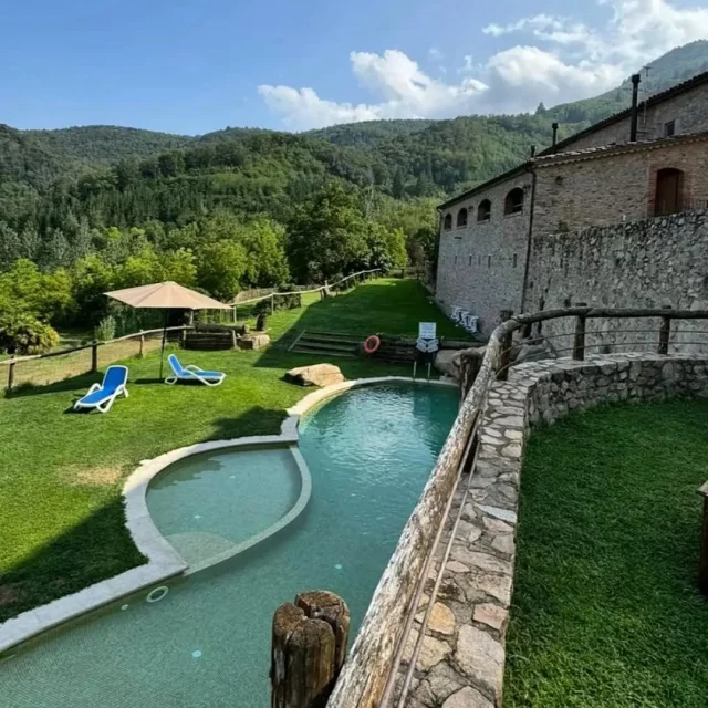 Pensant en les vacances d'estiu? Aquí trobaràs relax, descans, bon menjar I natura. Sempre envoltats d'un ambient familiar. Si és el que busques, ja saps on ttobar-nos, al Montseny gironí!
. 
#holidays #responsible #naturelover_gr #vacances #vacaciones #relaxholiday #outofcrowd #localbusiness #sensemultituds #desconexion #sinatascos #sensecues #sustainabletourism #sustainability #turismeresponsable #turismesostenible #turismosostenible #turismoresponsable